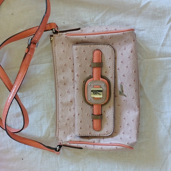 Guess crossbody purse, Ostrich pattern,  9" x 6" - Picture 1 of 3